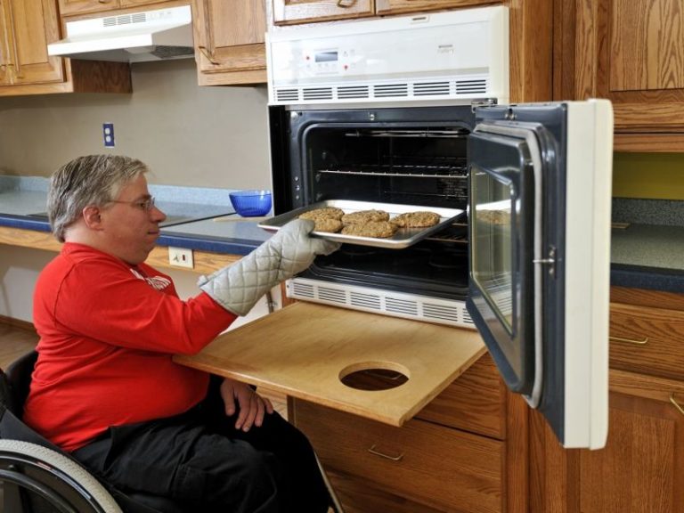 Wall mounted side-opening oven